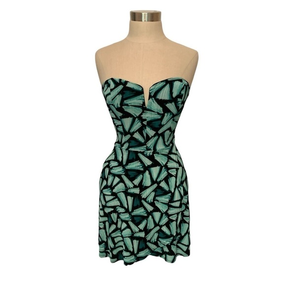 Candie's Dresses & Skirts - Candies strapless mini dress